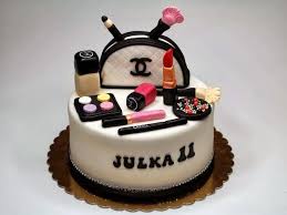 Gateau Anniversaire En Pate A Sucre Recherche Google Gateau Maquillage Idee Gateau Gateau Channel