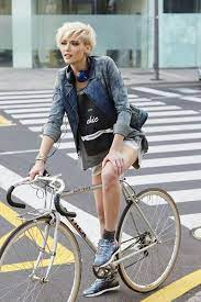 a una rueda a dos o a mas おしゃれまとめの人気アイデア pinterest maria alejandra diaz サイクルシック 自転車ガール バイク 服装