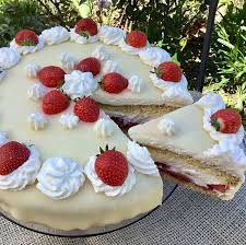 Wattekuchen Ein Sagenhaft Einfacher Und Fluffiger Kuchen Erdbeertorte Erdbeerkuchen Erdbeer Kuchen