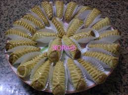 حلويات جـــــــــــــــــــــزائرية بسيطة تقدم بالصور desserts with biscuits moroccan cuisine candy cone