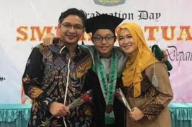 Keisha alvaro rayakan ulang tahun pasha, saskia chadwick jadi sorotan. Ayah Ibunya Cerai Dan Kini Hidup Terpisah Kiesha Alvaro Ngotot Minta Pasha Ungu Dan Okie Agustina Hadir Bersama Di Acara Wisudanya Aku Ingin Semua Lengkap Semua Halaman Nakita