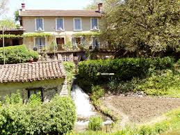 Plumber visit (4.08) a visit to repair a sink turns wild. Photographs Le Colombier Nice House With A Waterfall Inside Original Velowire Com Photos Videos Actualites Cyclisme