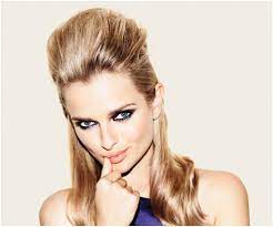 26 Coiffure Courte Glam Rock Modele Glamrock Coiffurecourteafro Coiffurecourteboulefemme Coiffurecourtedgrade Loose Hairstyles Hair Styles Pretty Punk