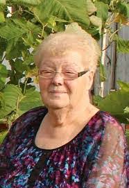 Deanna Holifield's Instagram, Twitter & Facebook