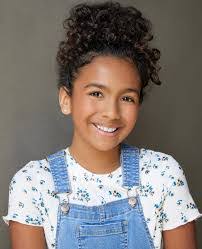 Delia Chambers's Instagram, Twitter & Facebook