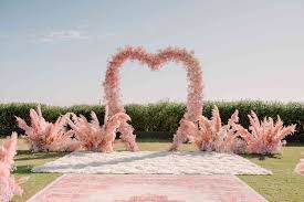 Danya b sweetheart heart shape bud vase with removable recycled cylinder glass vase is ideal way to convey your love to that someone dear to your heart. 25 Valentine S Day Wedding Ideas To Send Your Heart Aflutter