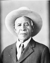 Wallace Malcolm "Mac" Wallace Mac Wallace was born in October or November  1921, the son of a farmer. In 1939 he joined the U.S. Marines. After  completing basic training Wallace he served