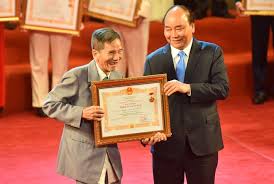 Ông ra đi tại nhà riêng, trong vòng tay của con cháu. Mdg5wn Nypi0vm