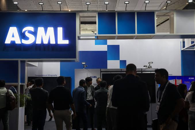 Chip tool giant ASML nudges up outlook as AI-driven demand outruns supply |  Reuters