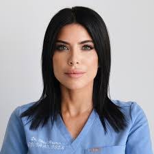 Elise Kramer's Instagram, Twitter & Facebook