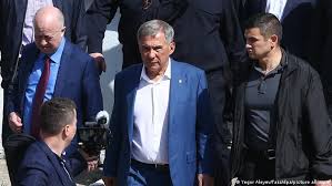 Глава республики татарстан рустам минниханов заявил, что открывший стрельбу в казанской школе был один, он задержан. Zcq4a8wqn4qu5m