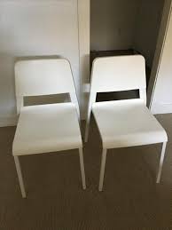 Round table 54 solid wood. Ikea Teodores Chairs White X2