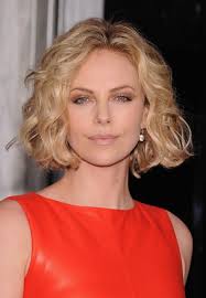In case you have very short hair, then the blonde curly bob hairstyle will complement your overall look. Charlize Theron Short Blonde Curly Bob Hairstyle Hairstyles Weekly