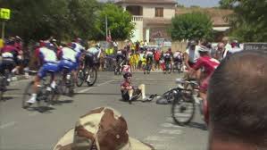 A little compilation of crashes on tour de france bike failers :) Geraint Thomas Crash Tour De France Stage 16 Video Sticky Bottle