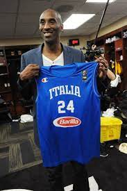 Jun 03, 2021 · mentre sale l'attesa per l'inizio di euro 2020, il quotidiano britannico mirror ha stilato la classifica delle migliori divise dell'europeo e al primo posto c'è la divisa dell'italia! Basket La Maglia Azzurra A Bryant Grazie E Forza Italia Sport La Repubblica