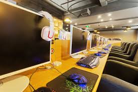 Initial requirements for a computer shop business or internet cafe business. 127 356 Internet Cafe Stock Photos And Images 123rf