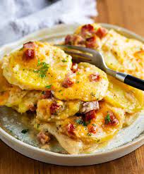 Bake for 1 hour 30 minutes until potatoes are tender, look brown and bubbly at the top. Scalloped Potatoes And Ham The Cozy Cook
