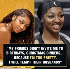 you're looking at my post, and you can't even say hi to me or you don't  love me anymore 💔 it's me Angel Reese i love you all my  fans🩷💕#angelreese