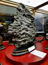 El choque del meteorito provocaría vientos huracanados en la superficie de la tierra. Meteorito Wikipedia La Enciclopedia Libre