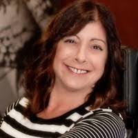 Lesa Stewart's Instagram, Twitter & Facebook