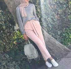 Every year, their teams scour the globe, attend fashion shows, and search high and low for the next big color trends—which they then report back to the press and eventually consumers. Pink Dressy Pants Hijab Simple Casual Hijab Outfits Just Trendy Girls Hijab Style Casual Fashion Casual Hijab Outfit