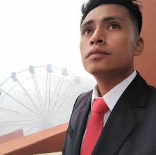 La Santísima Trinidad no es el producto de razonamientos humanos; es el  rostro con el que Dios mismo se ha revelado, no desde lo alto de una  cátedra, sino caminando con la