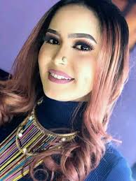 والله مشتاقين كتير تقدر تقول (الشوق بحر) واللوعة جاوزت الحدود واللهفة في  الأعماق مطر.. من شدّة الشوق والحنين الليلة غالبنا الصبر.. ملّينا من طول  الغياب ومن قعدة الريد مُنتظِر.. ما لينا غير