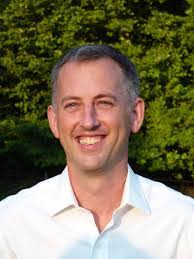 Ian Hanna's Instagram, Twitter & Facebook