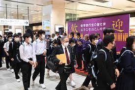 将来のリピーターに」３年ぶりに修学旅行生歓迎式 ＪＲ京都駅 - 産経ニュース