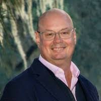 Lee Blunden's Instagram, Twitter & Facebook