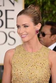 Elegant Ballet Bun Wedding Hairstyle Emily Blunt S High Bun Hochzeitsfrisuren Mit Schleier Frisur Hochzeit Medium Haare