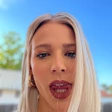 Abigail Melton's Instagram, Twitter & Facebook