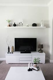 Bilderleiste Als Wandregal Uber Fernseher Als Bilderleiste Fernseher Ikea Ube Small Apartment Living Room Living Room Decor Apartment Small Living Rooms