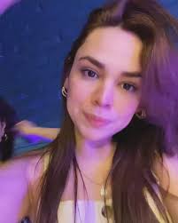 una más distinta que la otra 🌸🌷💗 •la primera mi lip combo fav 🫦 •la  segunda disfrutando del solcito🌞 •y de la última ya me arrepentí :)  #newcolor #girl #nc #girly #makeup #newcolorpy