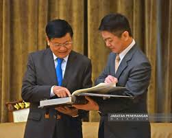 Mahathir mohamad, mengumumkan pelantikan lim guan eng sebagai menteri kewangan malaysia yang baharu. Timbalan Menteri Kewangan 2017