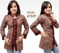 Nah agar terlihat tidak monoton kini ada berbagai model baju batik wanita modern yang bisa anda kenakan saat. Busana Batik Gaun Batik Wanita