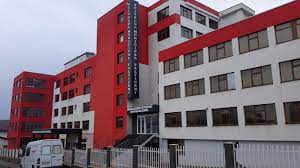Construcţia noului spital din fălticeni a demarat în 1991 şi a fost sistată de mai multe ori din lipsa finanţării. Noul Spital Din FÄƒlticeni UrmeazÄƒ SÄƒ Fie Dat In FuncÈ›iune DupÄƒ 30 De Ani De La Demararea LucrÄƒrilor In Luna Iunie Activitatea MedicalÄƒ Se Va DesfÄƒÈ™ura In Noul Spital Municipal FÄƒlticeni