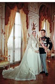 Caroline diamant dit adorer tchaïkovski, et tente d'interpréter une de ses oeuvres. Les Robes De Mariee De Grace Kelly Et Caroline De Monaco A Revoir Avant Le Mariage De Charlotte Casiraghi Vogue Paris