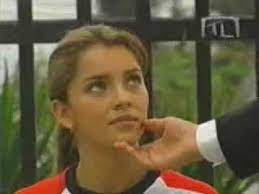Sara maldonado é uma atriz mexicana, mais conhecida por seus papéis em seriados como aurora, tormenta no paraíso ou clase 406. Clase 406 Sara Maldonado Youtube