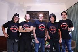 reff i: c sampai kini masih kucoba g tuk. Lirik Dan Chord Lagu 8 Maret 1989 Dari God Bless