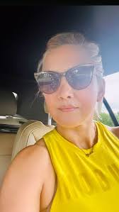 Happy WONDERFUL Wednesday! Drink your water, move your body and meditate  🧘‍♀️ #PuttingMyselfBackTogether