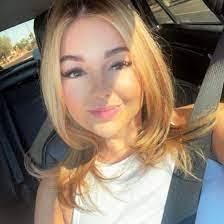 Lindsey Chenoweth's Instagram, Twitter & Facebook