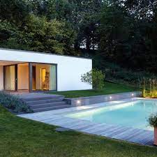 moderner pool mit beleuchtung exklusiv design mit naturstein grauwacke sitzflache und aussen sauna rheingrun gart poolhaus pool haus gartenhaus mit terrasse