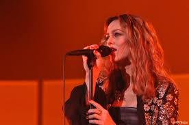 À 14 ans, elle reste no 1 du top 50 pendant 11 semaines (plus d'un million de ventes) et connaît le succès à l'étranger. Images Vanessa Paradis Chante Joe Le Taxi Au Zenith De Rouen 76actu