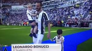 Tổng hợp tin tức, hình ảnh video clip của bonucci được cập nhật nhanh 24h hôm nay. Fan Von Torino Lorenzo Bonuccis 4 Weint Weil Er Ein Juve Shirt Tragen Muss Watson
