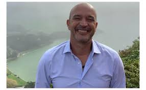 Na universidade, como na escola, foi líder associativo, fazendo valer uma evidente capacidade de comunicação, que. 7sltoajky5bo4m