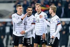Svenska fotbollslandslaget) представляет швецию в мужском международном футболе и контролируется шведской футбольной ассоциацией, руководящим органом футбола в швеции. Germaniya Obyavila Sostav Na Match S Ukrainoj Football Ua