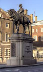 Este primul nepot al prințului charles și al treilea în ordinea succesiunii la tronul britanic, în urma bunicului și a tatălui său. Prince George Duke Of Cambridge Wikipedia