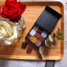 Voici Notre Coffret Des Amoureux Ou Du Moins Des Amoureux Du Chocolat On Y Retrouve L Une De Nos Ganaches Qui Avait Deserte Nos