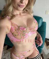 Hollie Peach independent private escort - Scarlet Blue